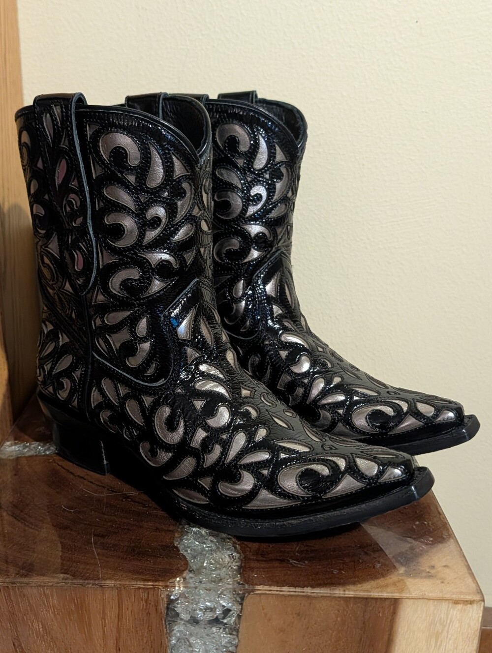 Ariat Valentina Outlay Western Boot in Black/Platinum sz 6 - Picture 2 of 12